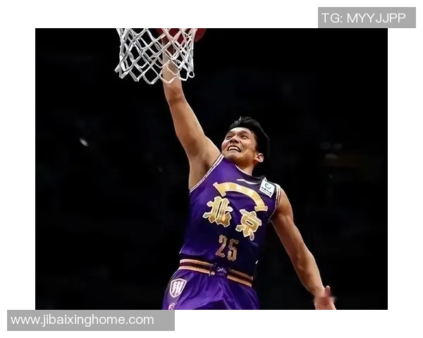 会扣篮的足球明星究竟是谁引发了球迷们的热烈讨论与关注